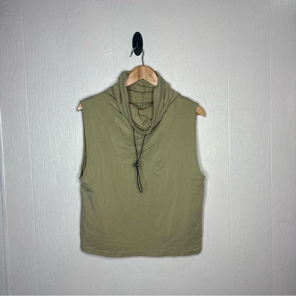Lime & Vine Jasmin Tech cowl neck top green size small